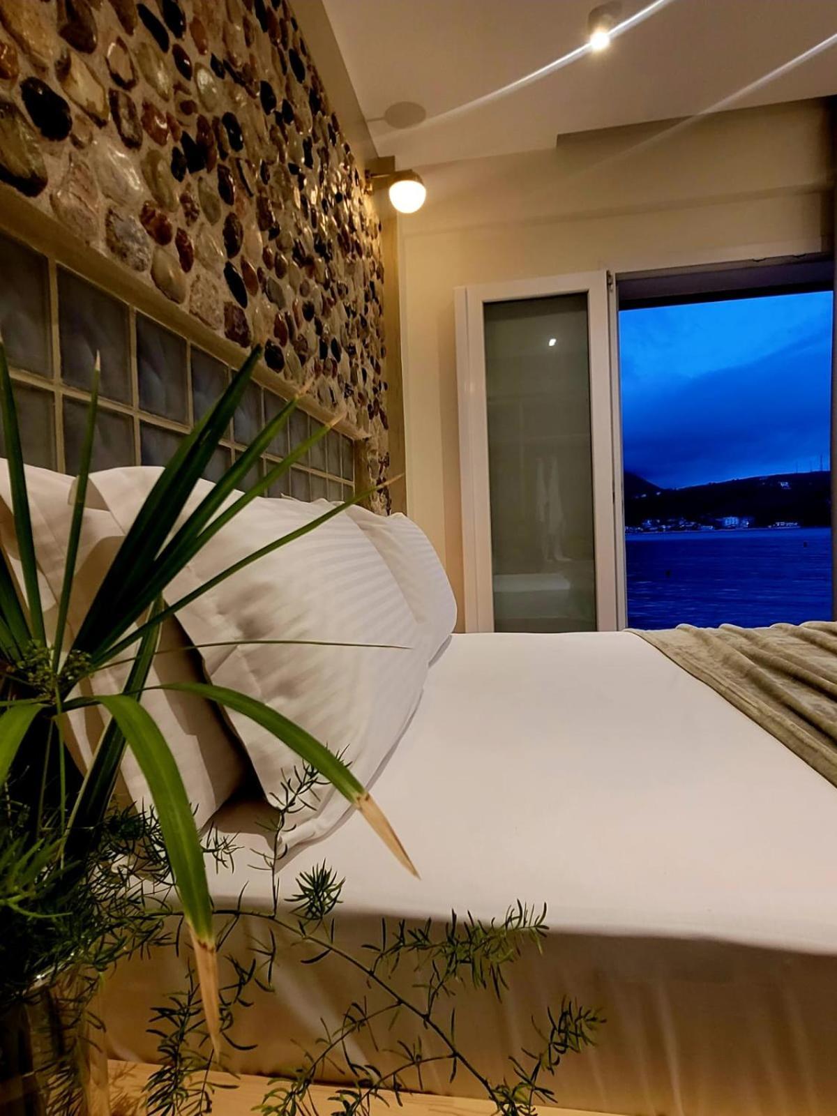 Artis Blue Relax Hotel Himare Bagian luar foto