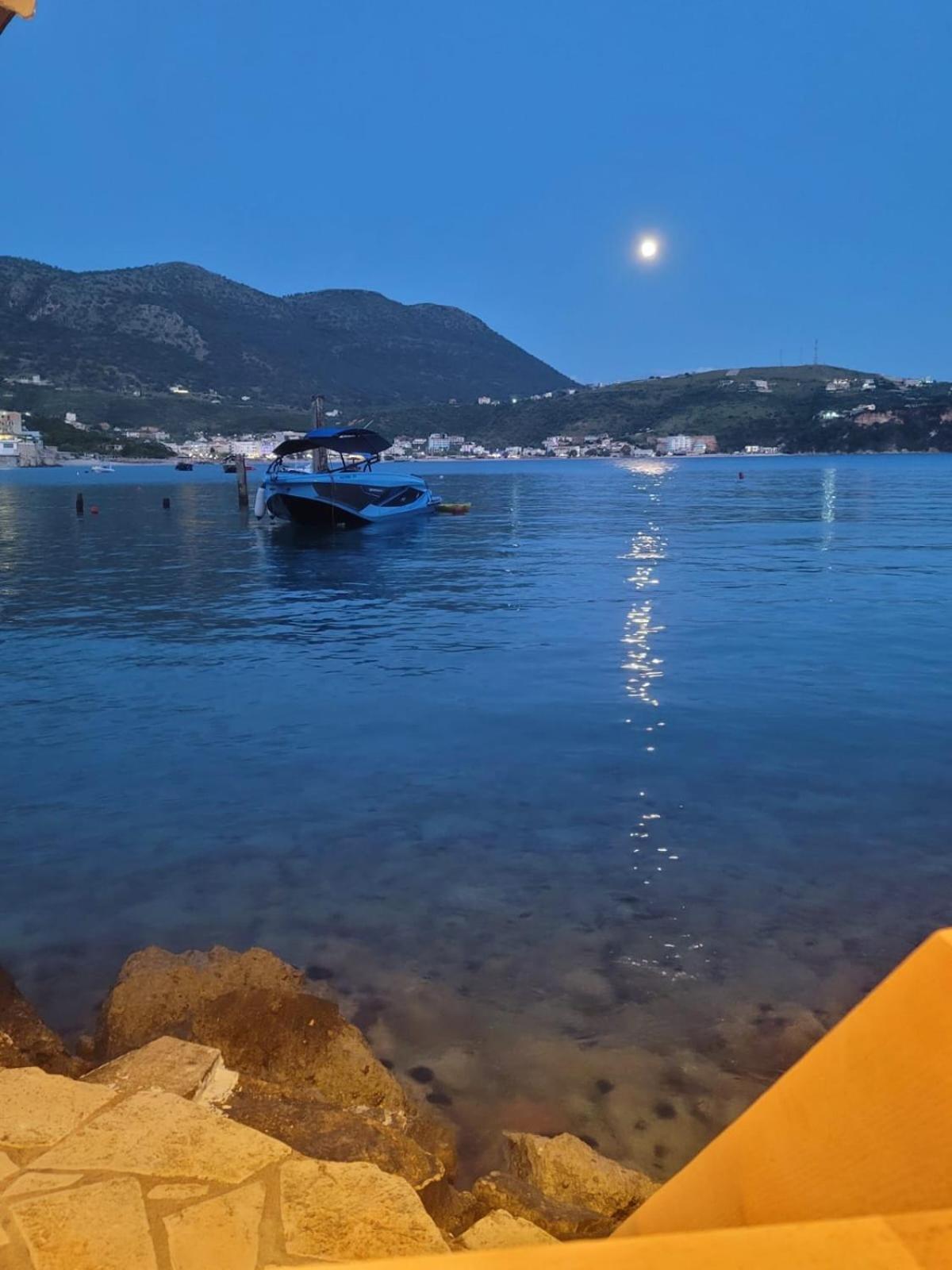 Artis Blue Relax Hotel Himare Bagian luar foto