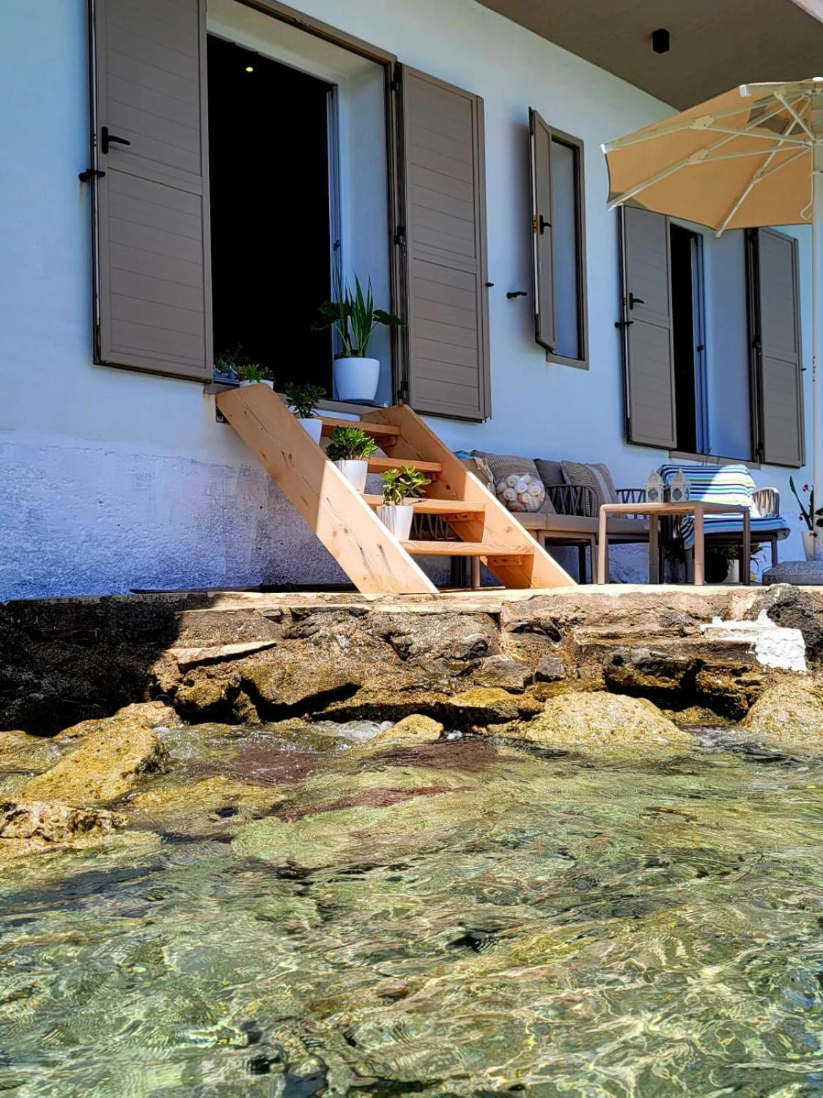 Artis Blue Relax Hotel Himare Bagian luar foto